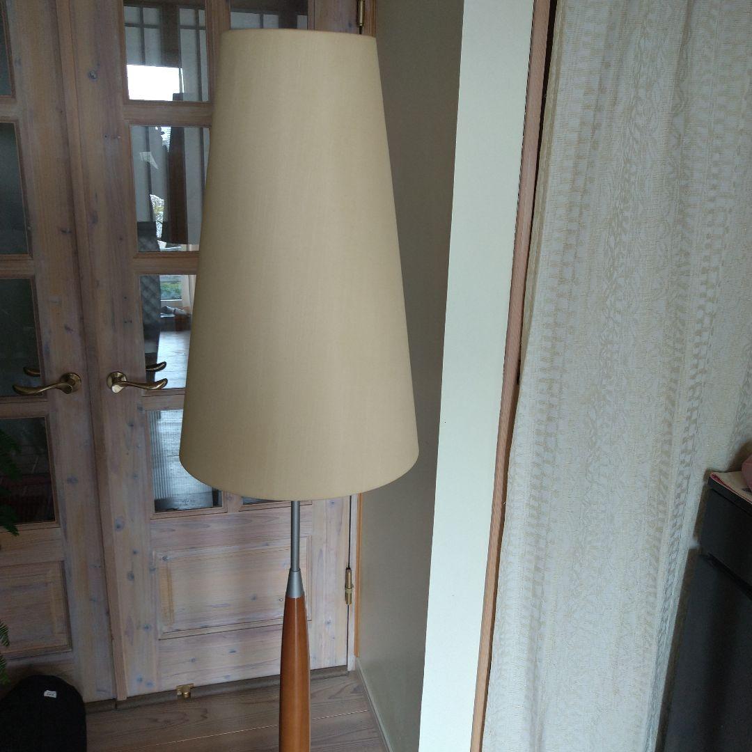 ヤマギワ フロアスタンド 木製（オーク？）と金属