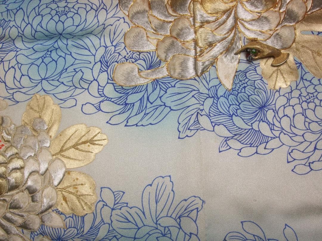 大輪菊の豪華刺繍/振袖フルセット　ｍ73　成人式 やまと謹製 白振袖