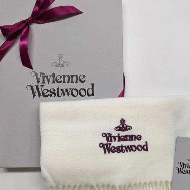 リボン新品BOX/タグ付 ヴィヴィアンウエストウッド マフラー ホワイトマフラー