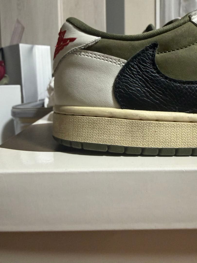 Travis scott × Nike エアジョーダン1 リバースオリーブ