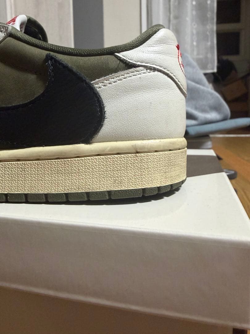 Travis scott × Nike エアジョーダン1 リバースオリーブ