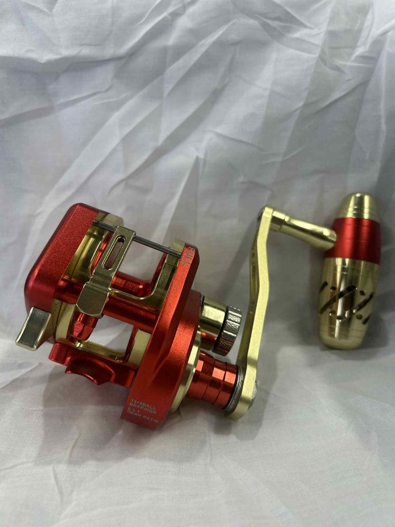 レッド/ゴールド ベイトリール