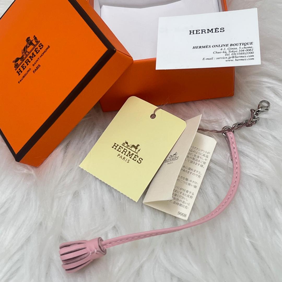 新品✨HERMES エルメス カルメンチータ プチポンポン チャーム レザー