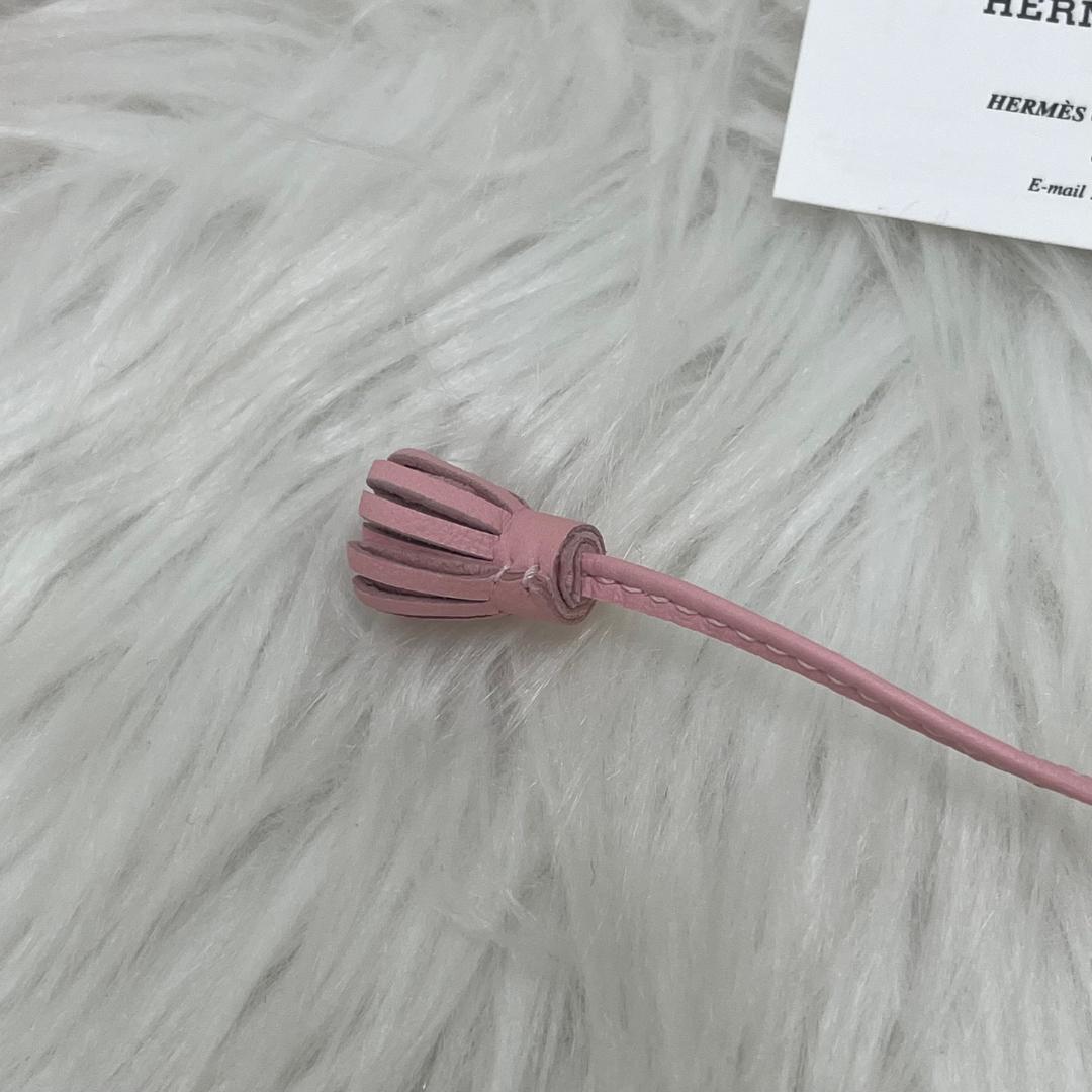 新品✨HERMES エルメス カルメンチータ プチポンポン チャーム レザー