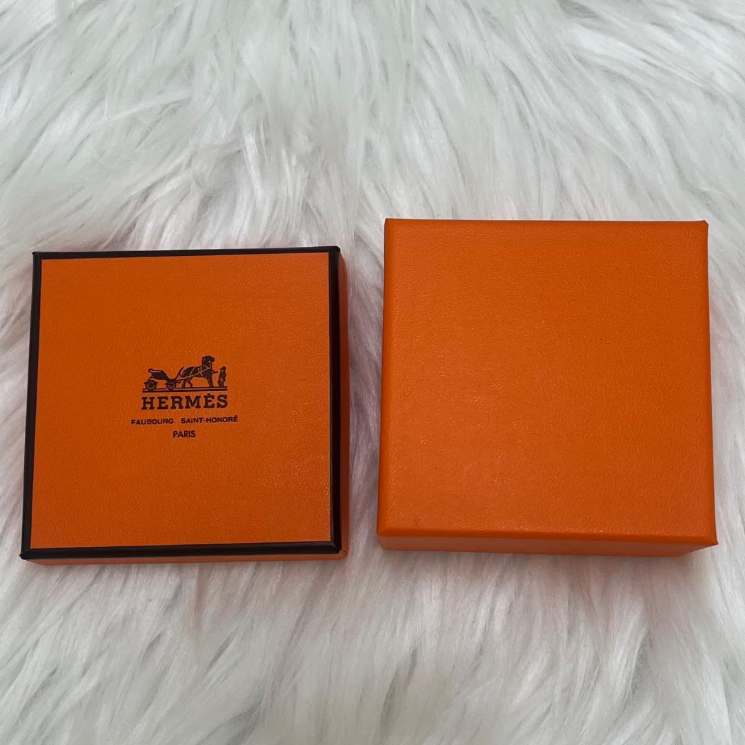 新品✨HERMES エルメス カルメンチータ プチポンポン チャーム レザー