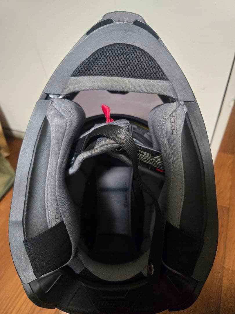 【サイズL】ICONヘルメット AIRFLITEバトルスカー2