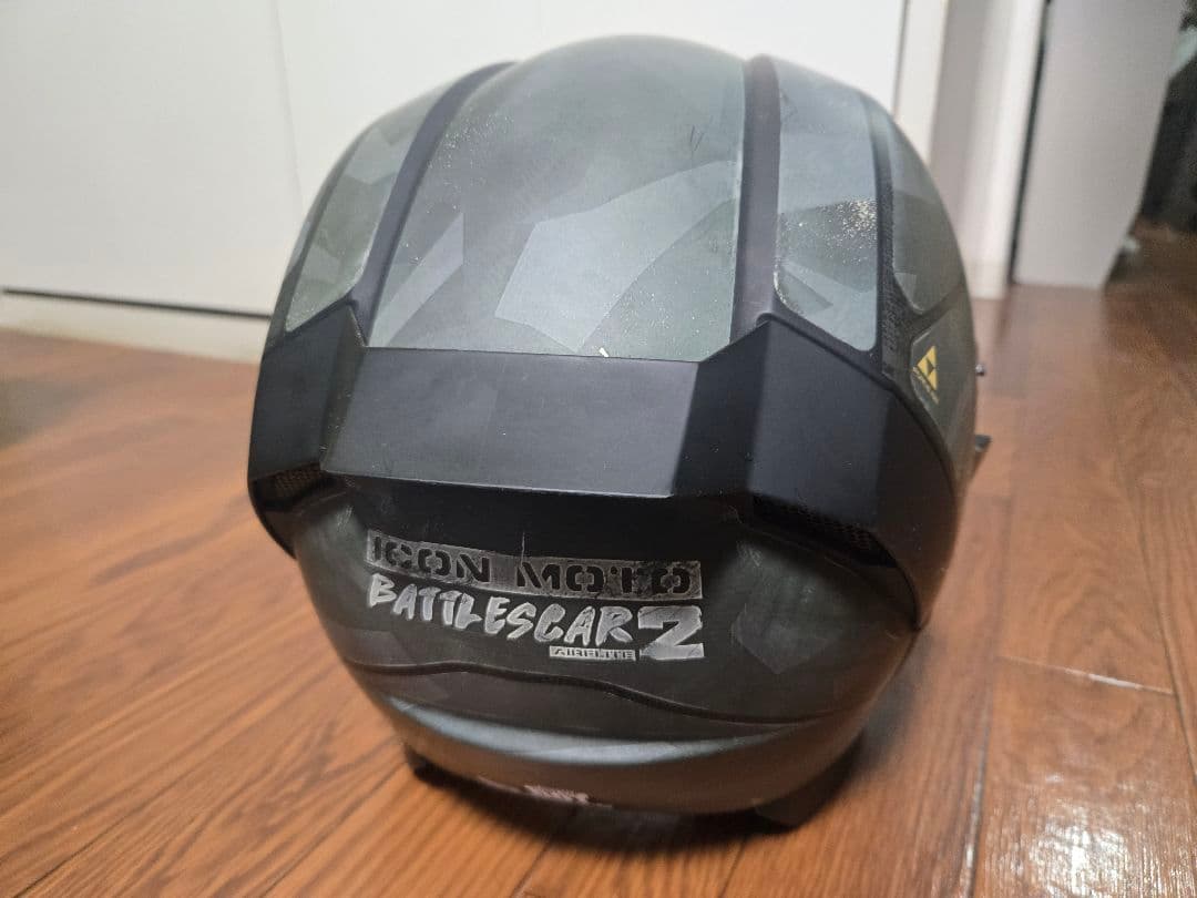 【サイズL】ICONヘルメット AIRFLITEバトルスカー2