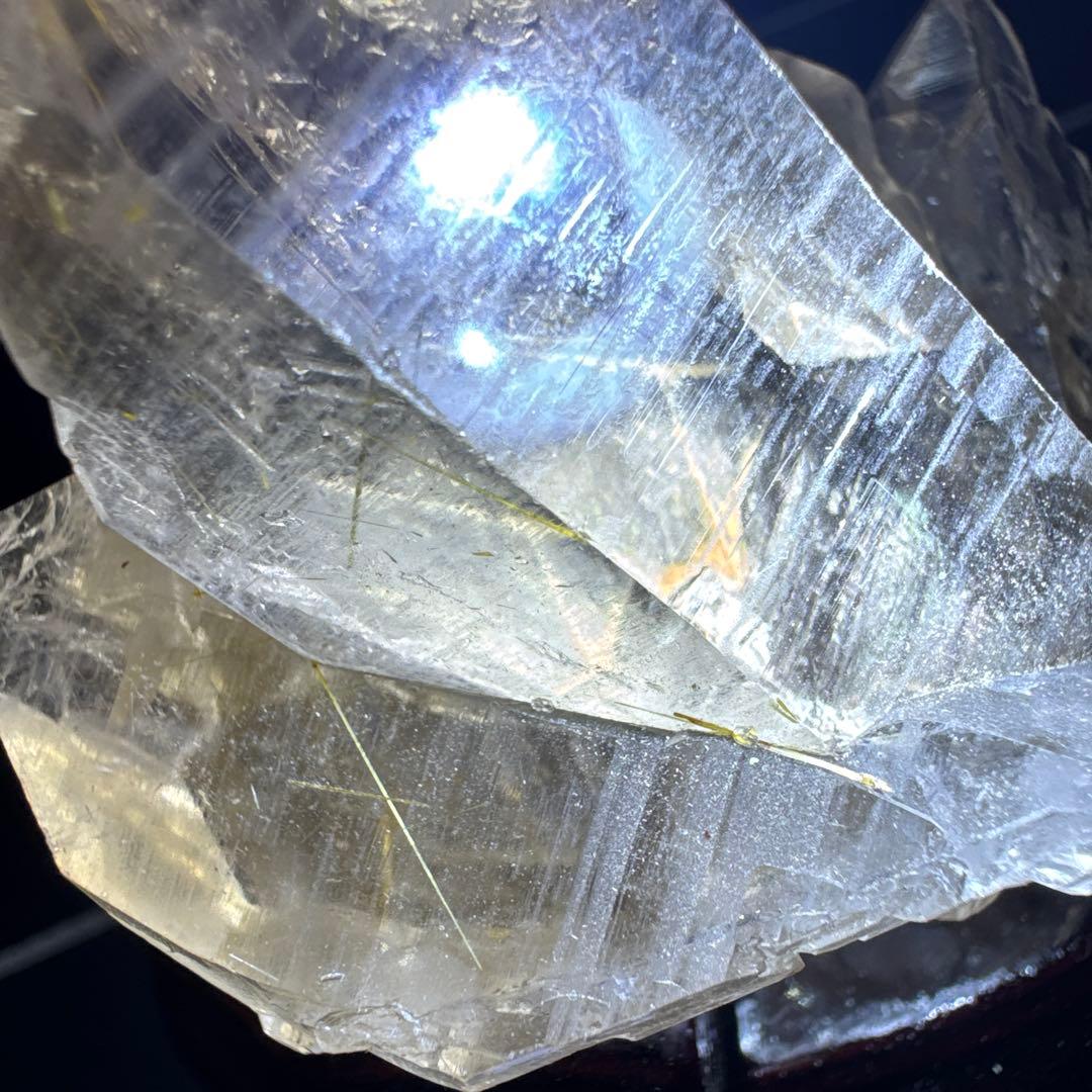 【極上品】希少　ゴールドルチルクォーツ クラスター 光台座付