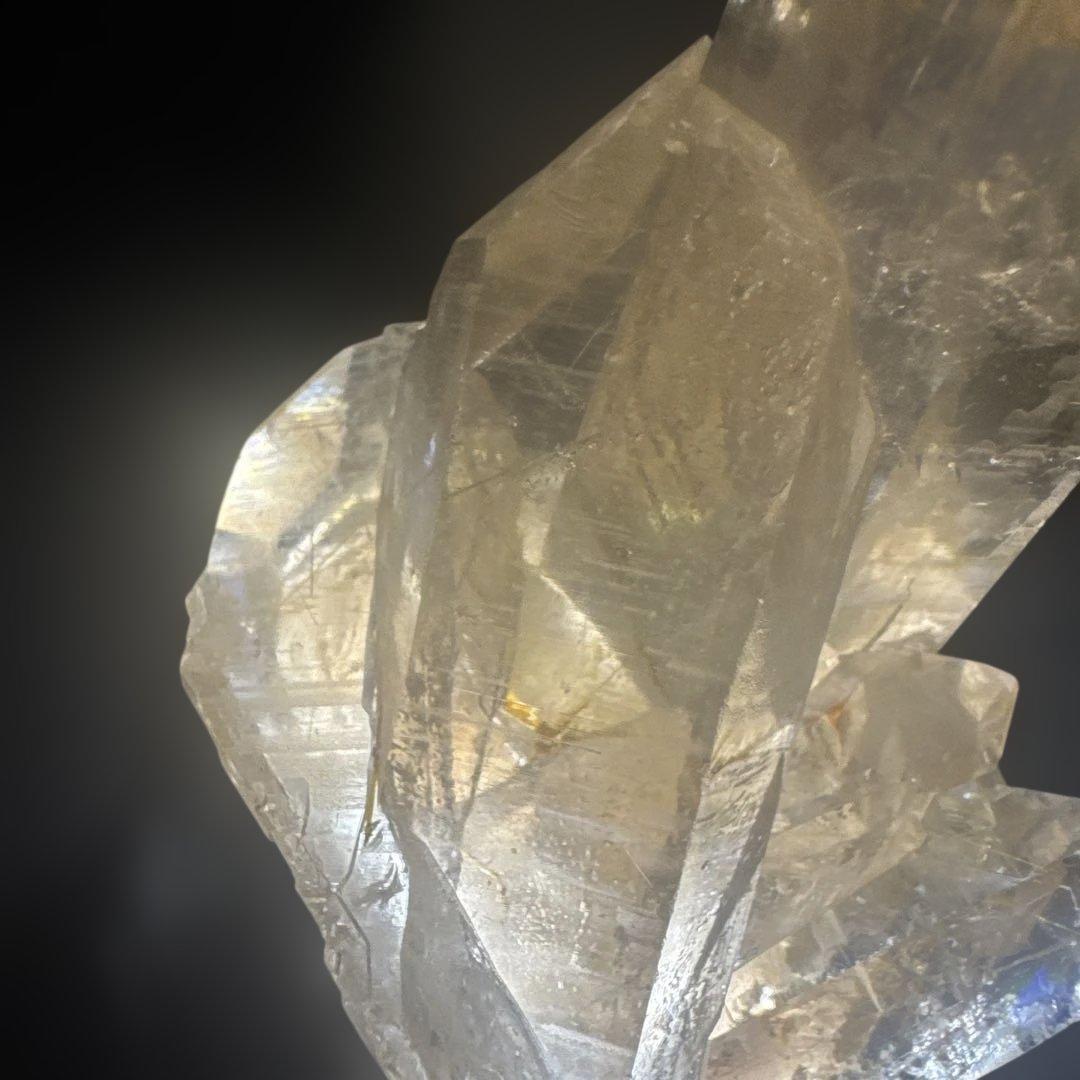 【極上品】希少　ゴールドルチルクォーツ クラスター 光台座付