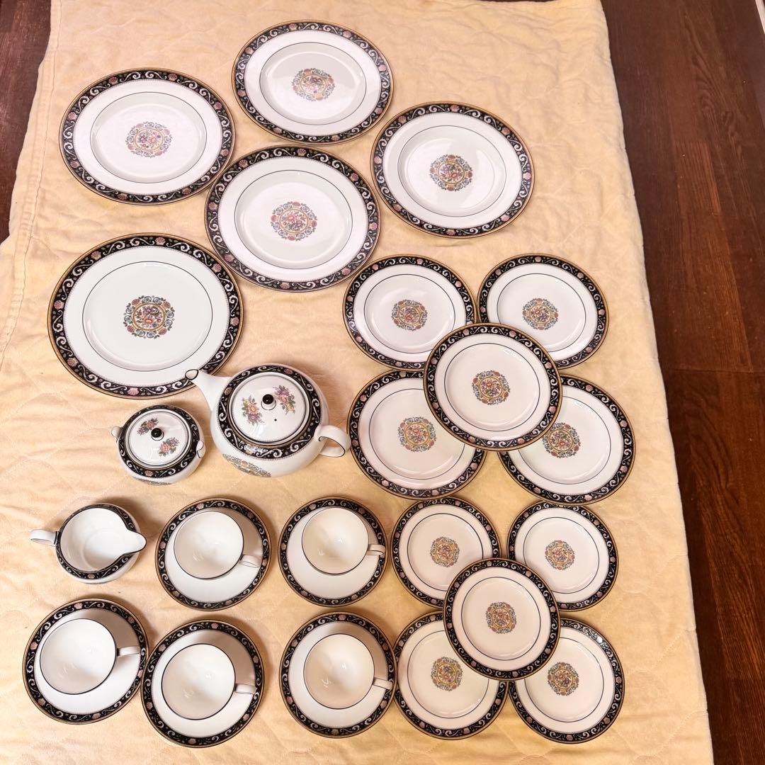 美品 廃番 ウェッジウッドラニーミード ディナーセットコーヒーセット付30ピース