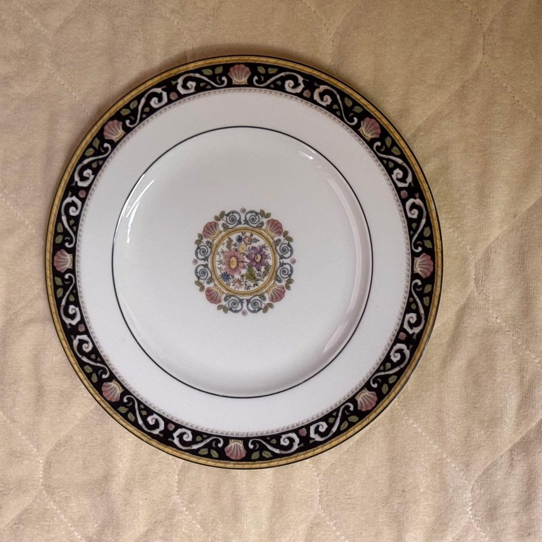 美品 廃番 ウェッジウッドラニーミード ディナーセットコーヒーセット付30ピース