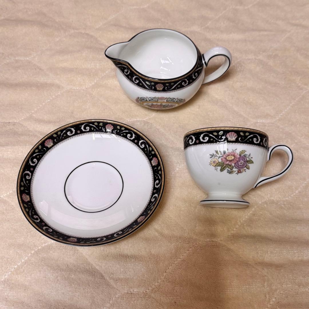 美品 廃番 ウェッジウッドラニーミード ディナーセットコーヒーセット付30ピース