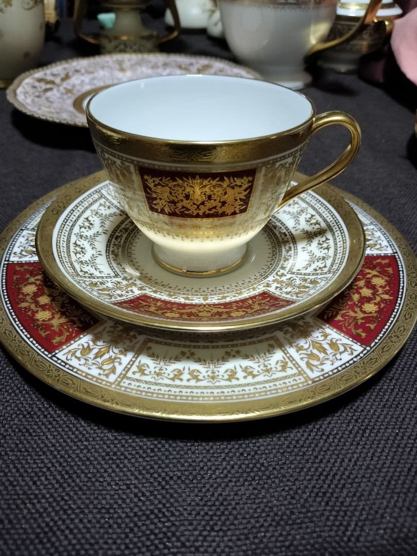 ミントンダイアデム　カップ&ソーサープレートトリオ　アフタヌーンティー