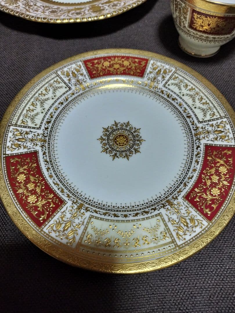 ミントンダイアデム　カップ&ソーサープレートトリオ　アフタヌーンティー