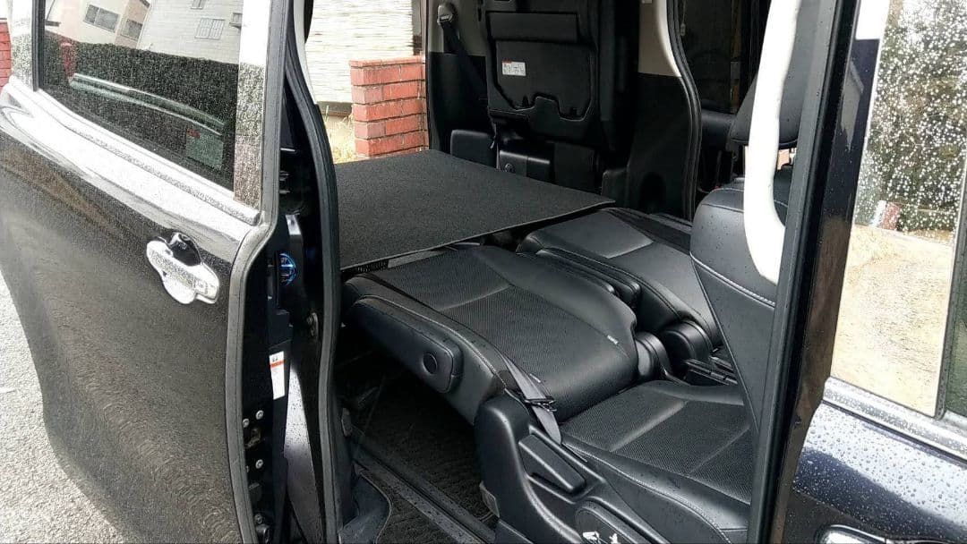 マットつき　80系　ヴォクシー、ノア、エスクァイア　収納　ベッドキット