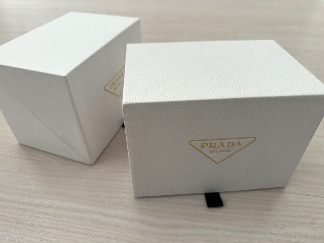 PRADA (プラダ)フロントロゴニット　ライトグレー・黒 ネックウォーマー