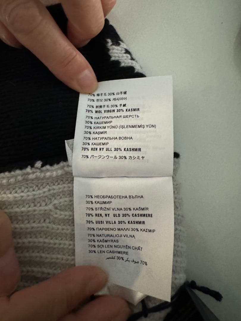 PRADA (プラダ)フロントロゴニット　ライトグレー・黒 ネックウォーマー