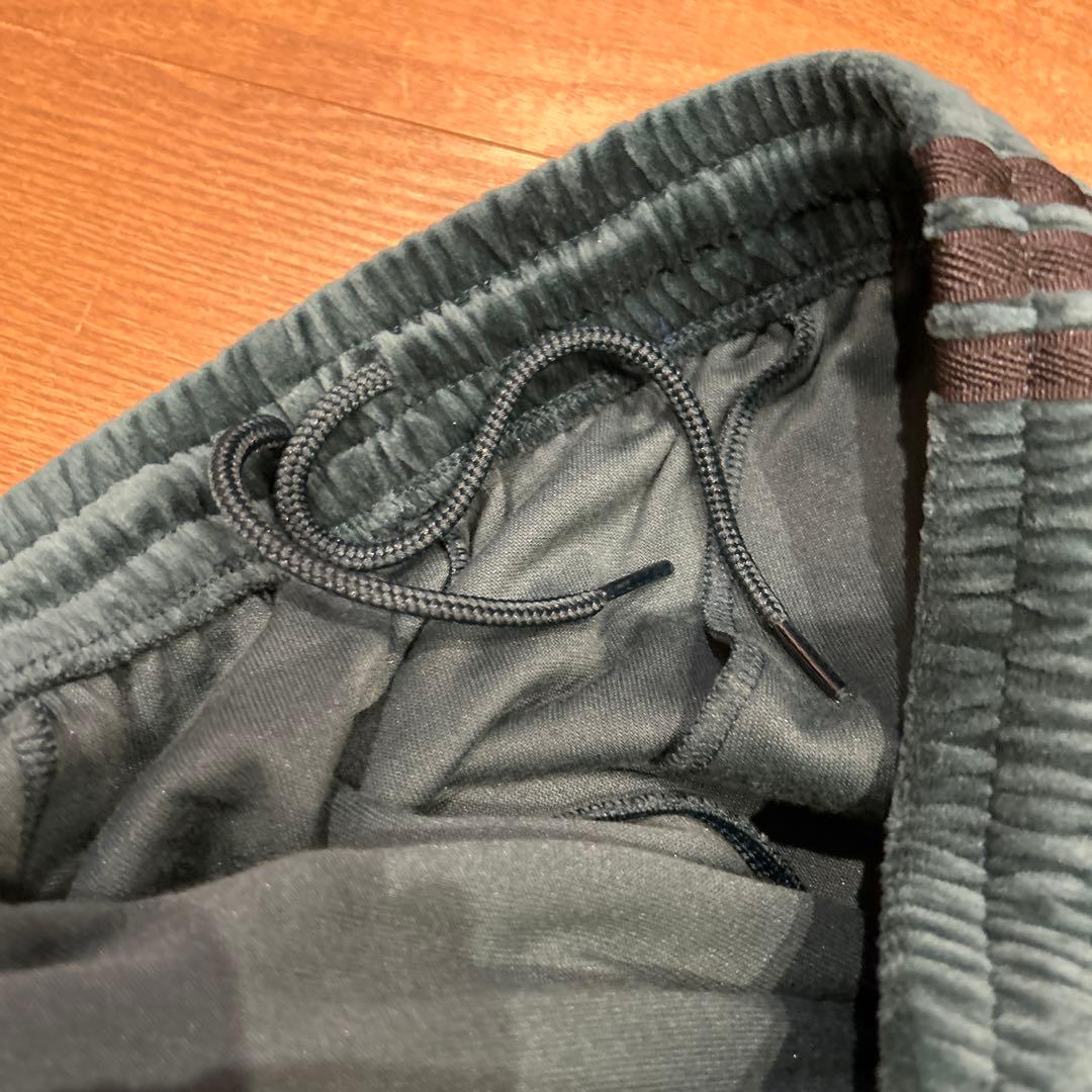 新品 アディダス adidas メンズ・ベロアトラックパンツ M グリーン