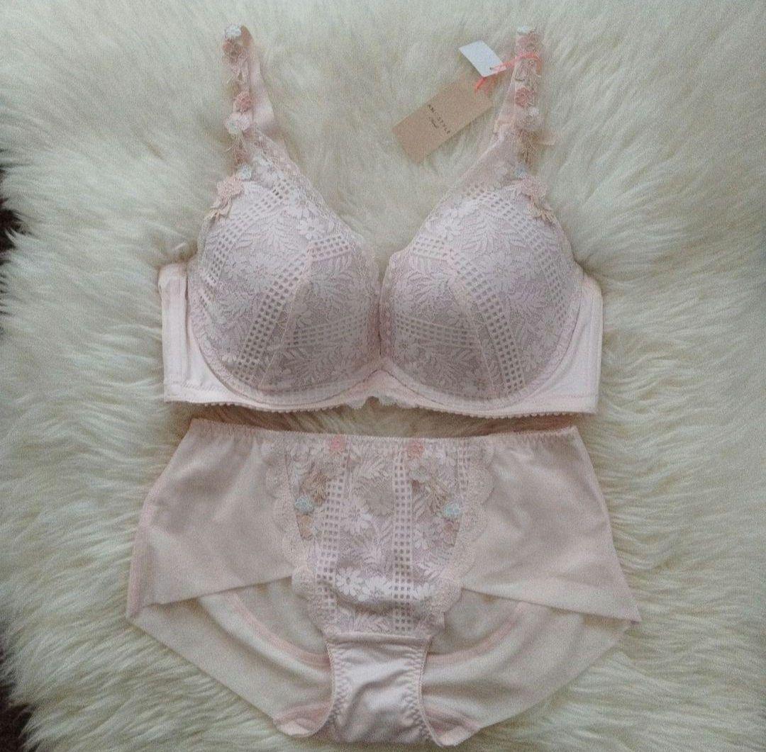 トリンプ　天使のブラ 594 スリムライン　定価10340円　007 D80 L