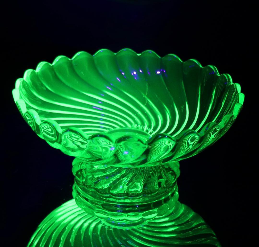 オールド・バカラ 激レア ウランガラス製 バンブー 花型コンポート アンティーク