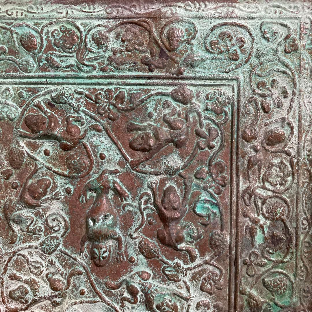 レトロアンティーク　中国古銅方鏡　　　　　　　　　　　　　　　　　　怪獣葡萄方鏡