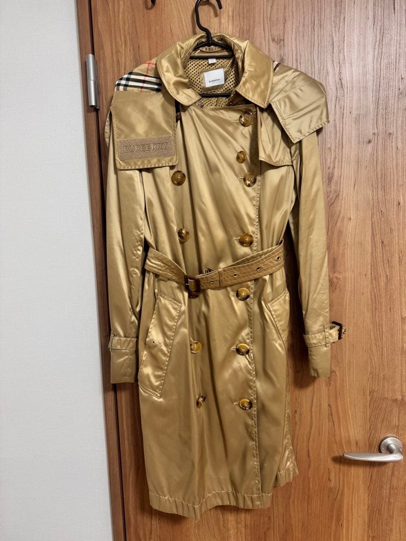 バーバリー　ゴールド トレンチコート ベルト付き
