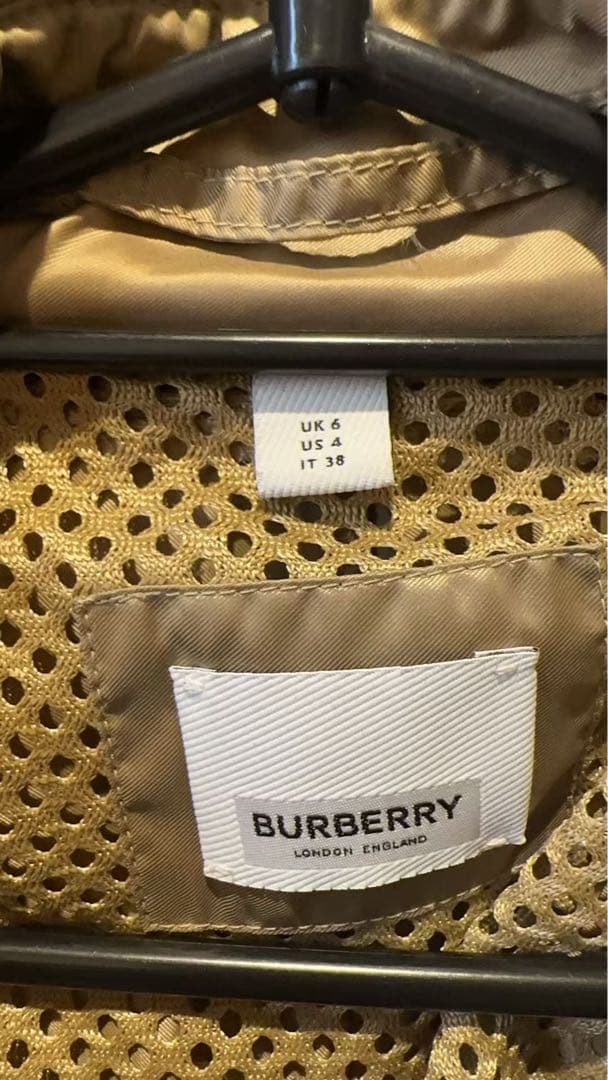 バーバリー　ゴールド トレンチコート ベルト付き