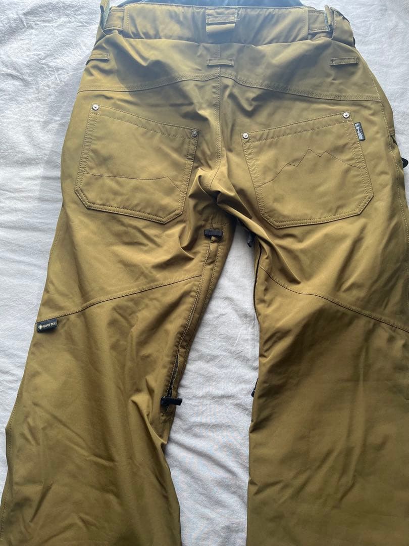 241 スノボウェア　ゴアテックス