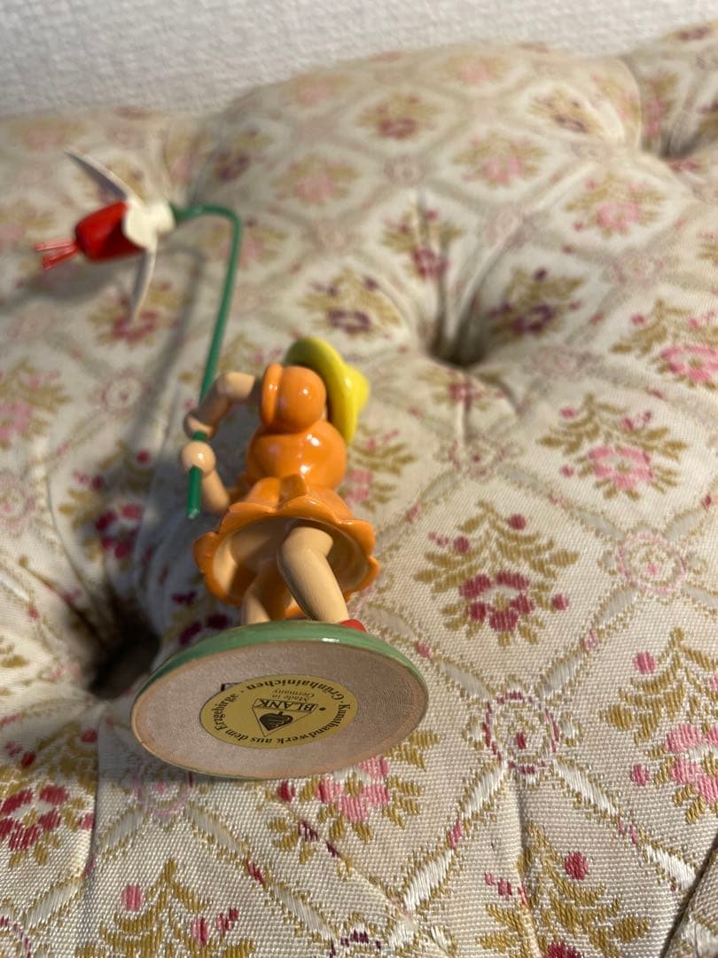 ドイツ エルツ地方木工芸品 花を持つ子ども達 6人※取り扱い注意点あり