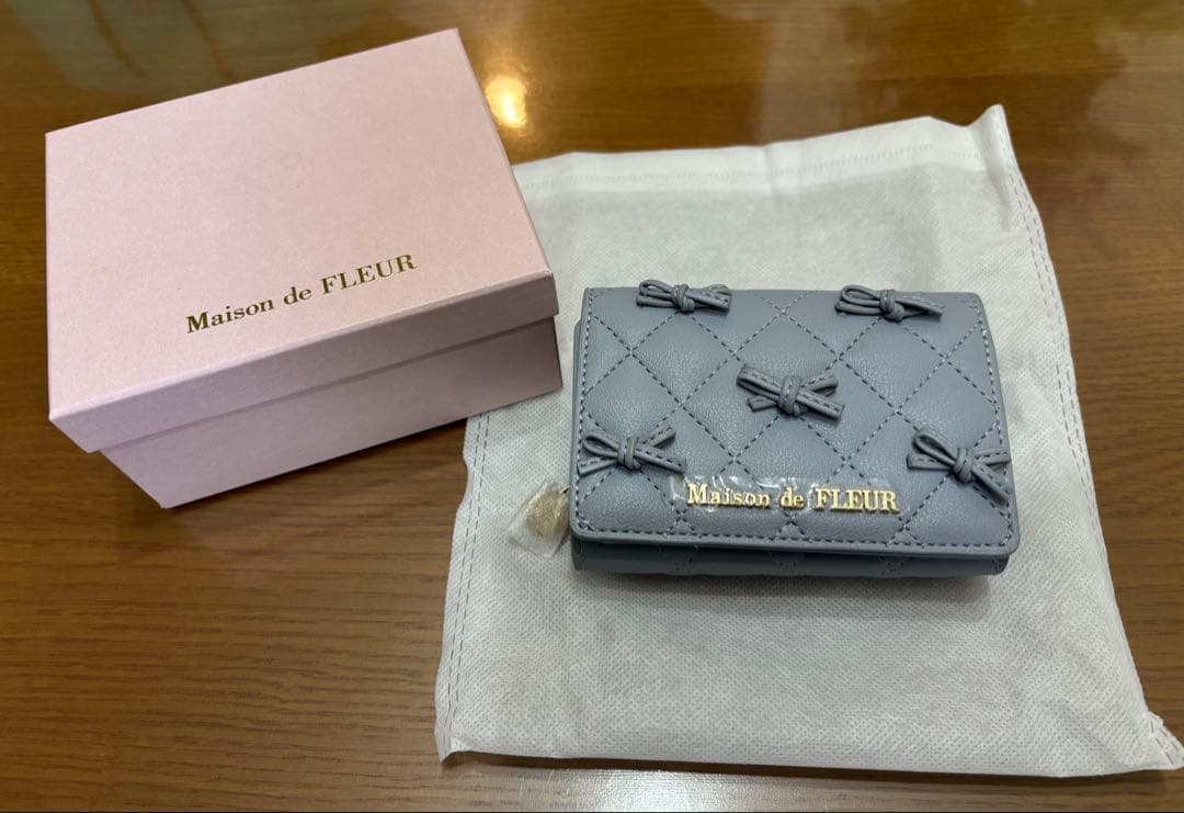 Maison de FLEUR キルティング 三つ折り 財布 水色 リボン