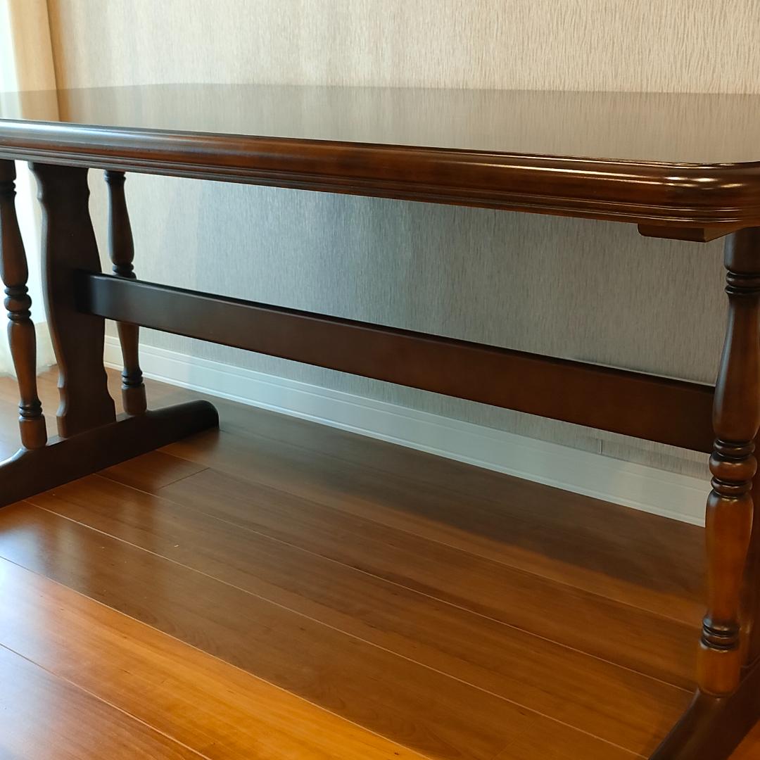 〈美品〉カリモク　コロニアル　ダイニングテーブル　天然木　ろくろ