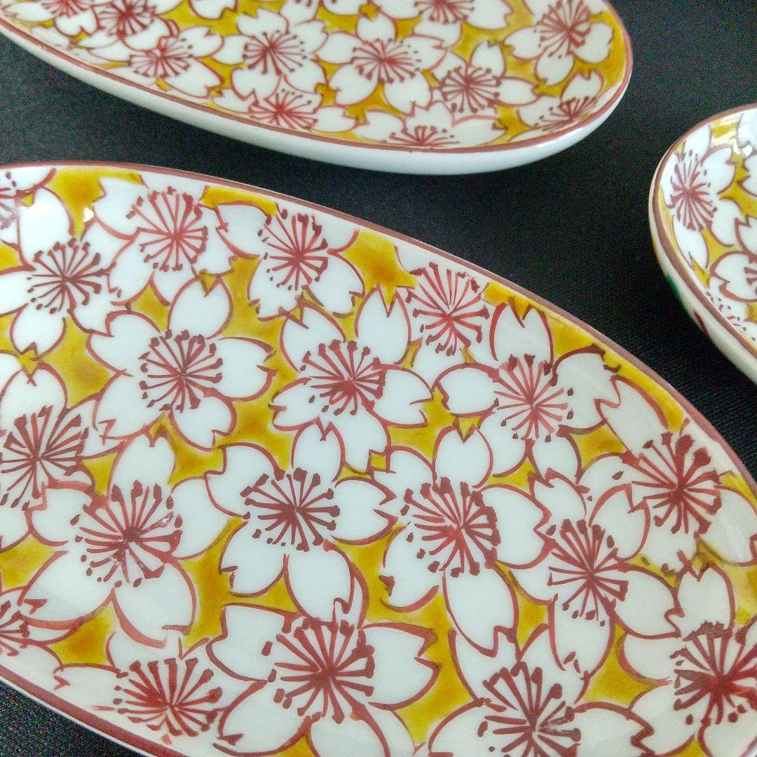 九谷焼 長谷川紀代造 桜花文 小皿 全長13㎝ 手書き 紀代造 楕円 長谷川紀代