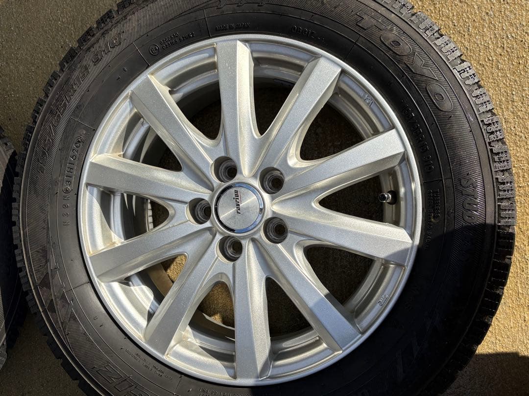 15インチスタッドレスタイヤ、ホイール4本セット