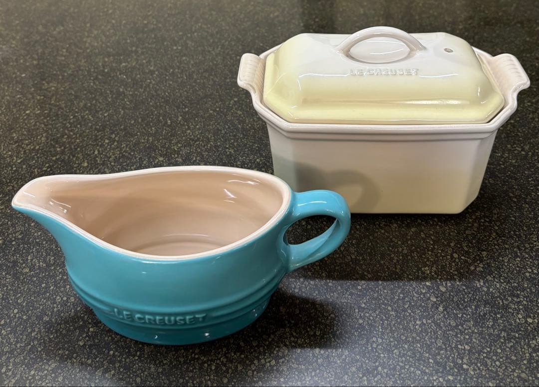 【新品】ル・クルーゼ　グレービーボート、ヘリテッジテリーヌ プレス付　２点セット