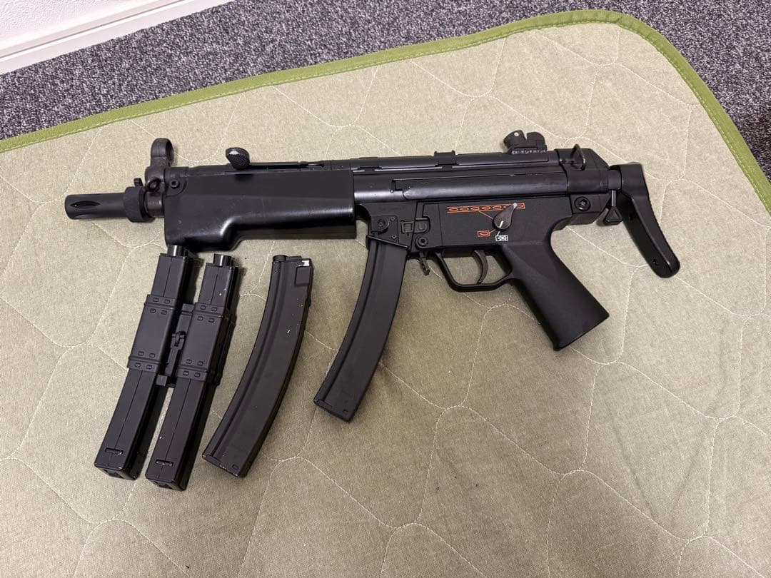 マルイMP5電動ガン ブラック マガジン4本付き