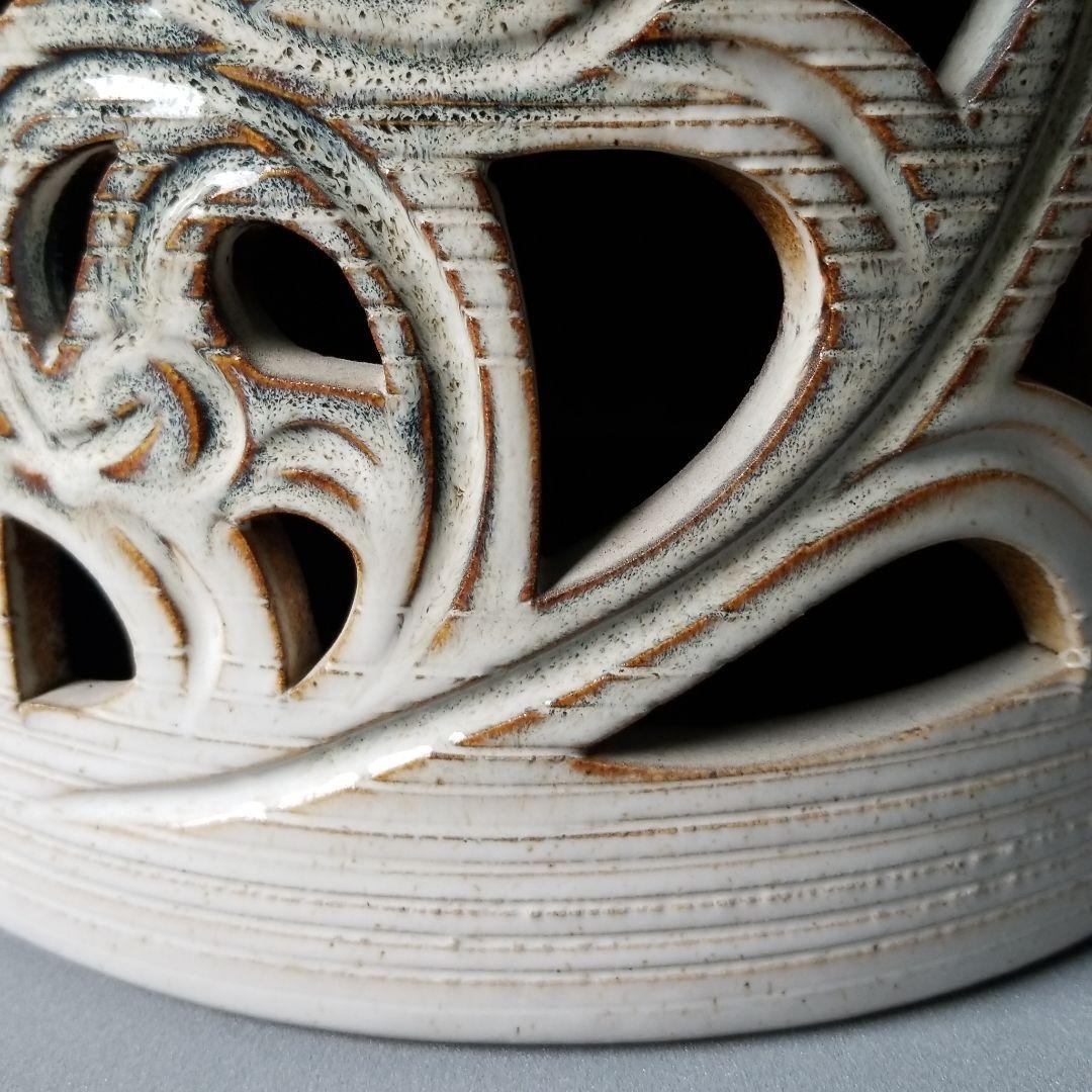 信楽焼傘立て  唐草縦彫り 高さ４６cm