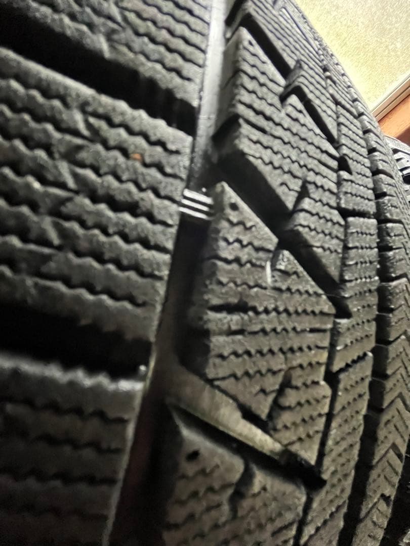 215/60R17 96S VRX スタッドレスタイヤ　2本