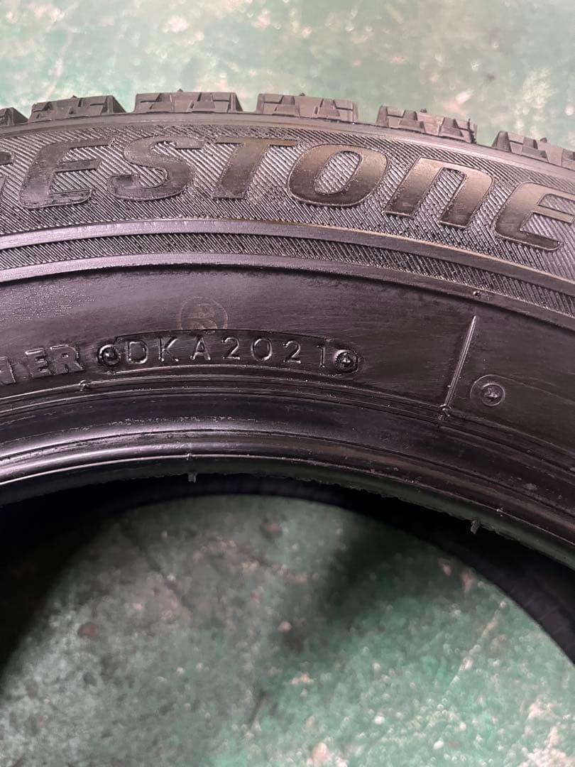 215/60R17 96S VRX スタッドレスタイヤ　2本