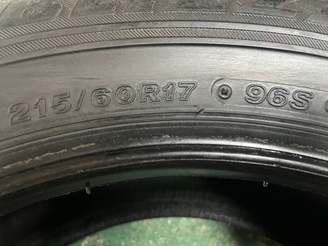 215/60R17 96S VRX スタッドレスタイヤ　2本