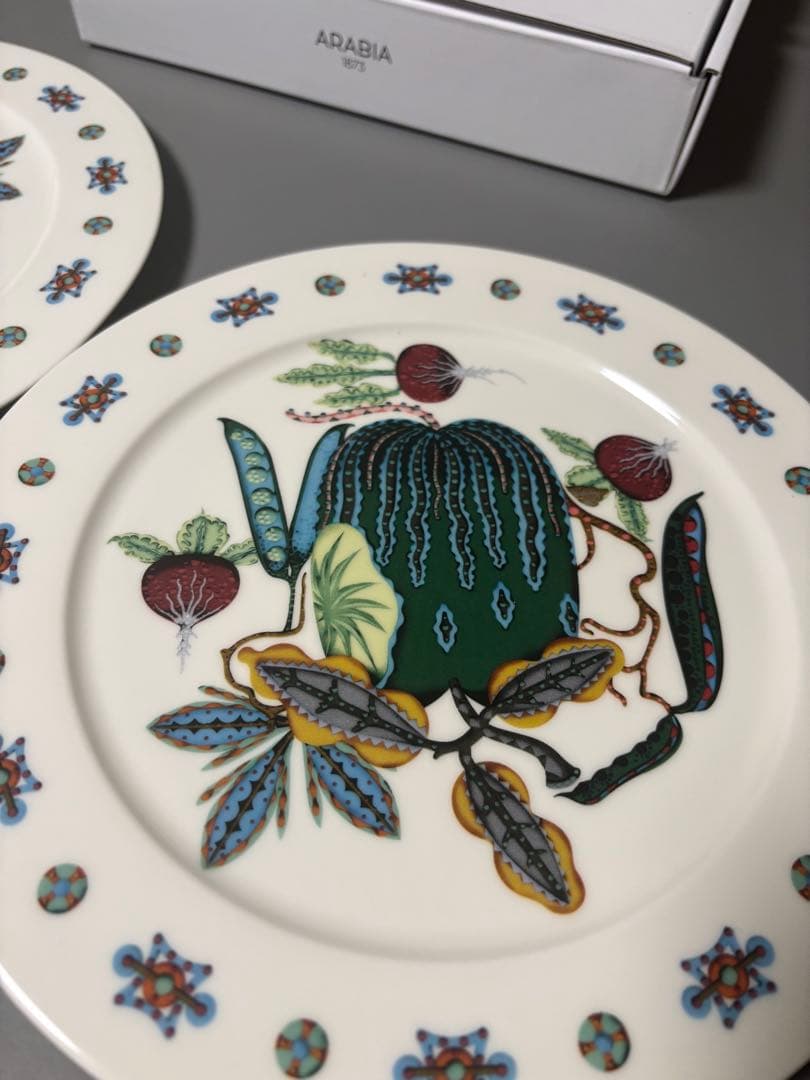 ittala 花と果物の美しいデザイン「タイカ　サト」