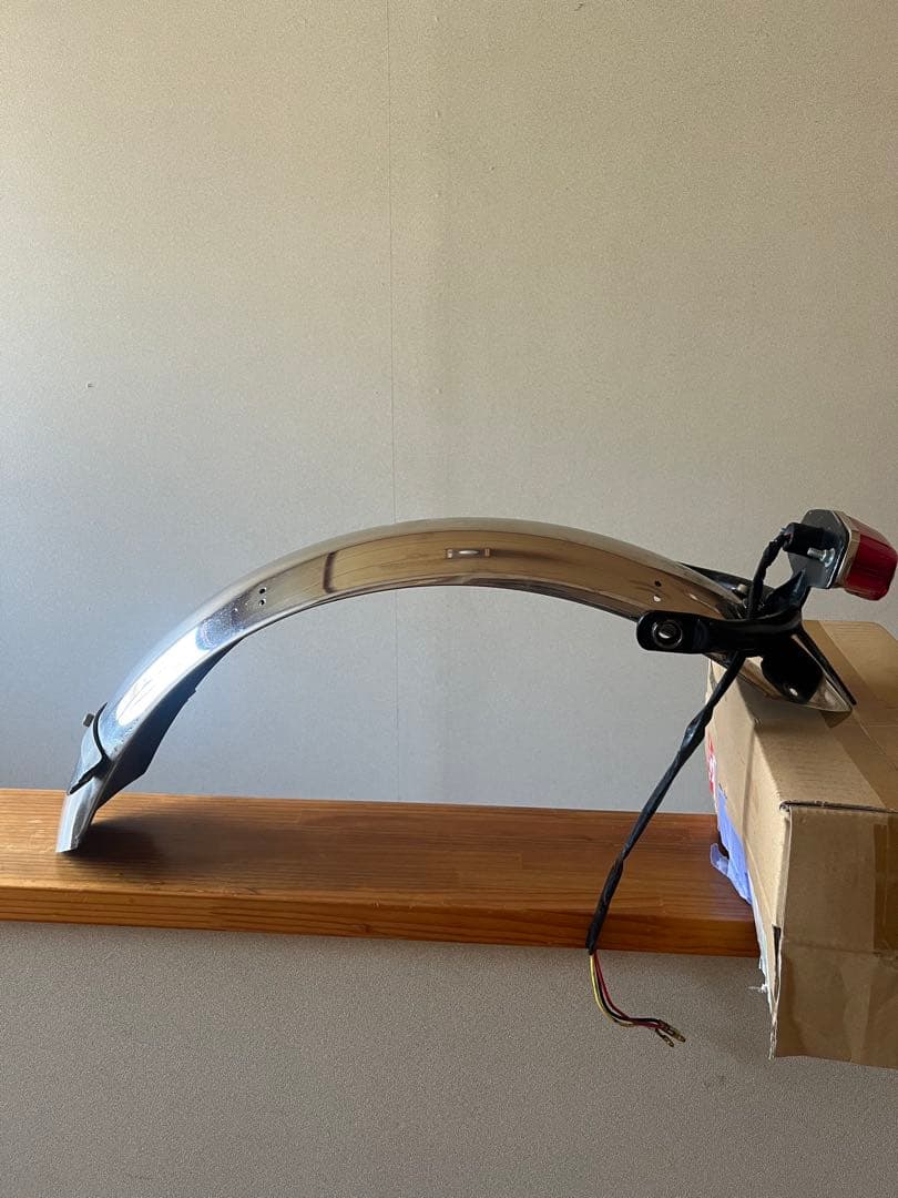 希少SR400 チャックボックスリアループフレームショートフェンダー　ランプ付き