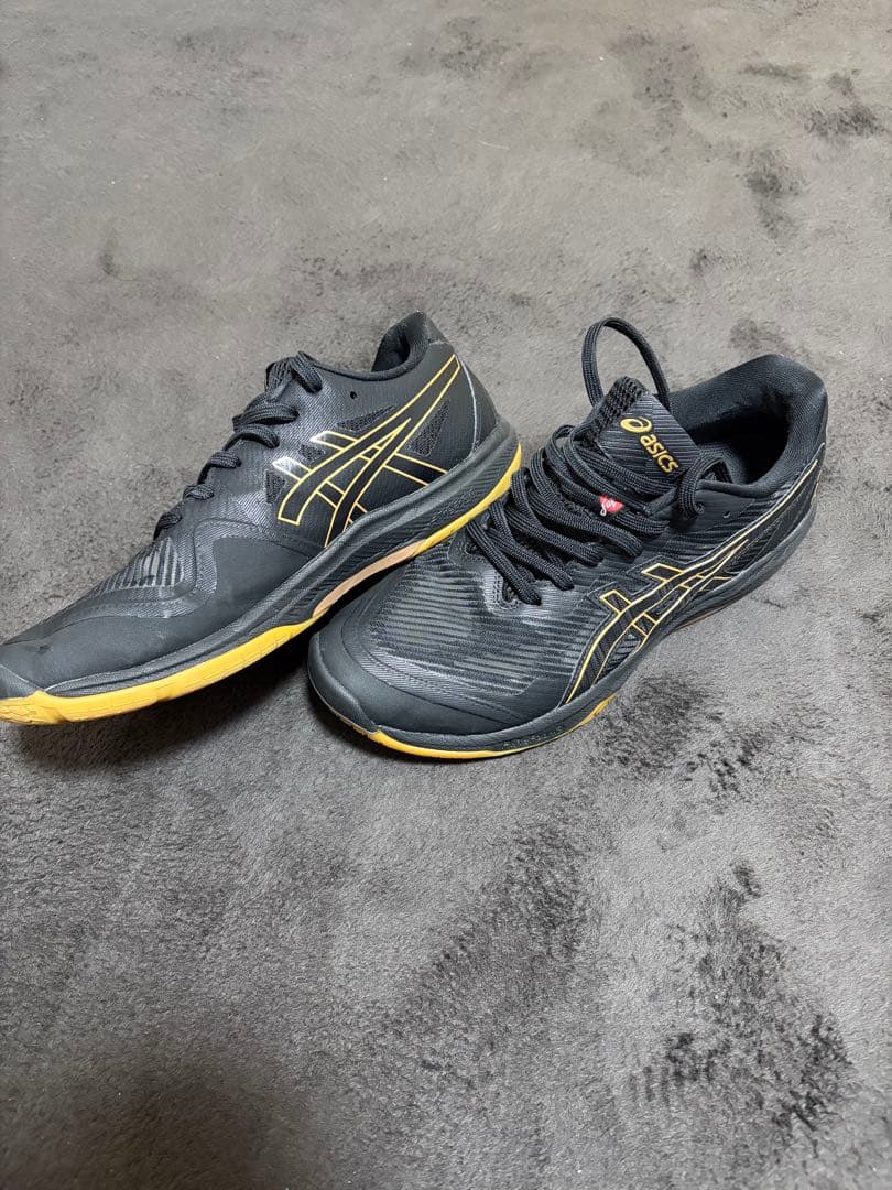 大人気asicsローテJAPAN 黒金　バレーシューズ