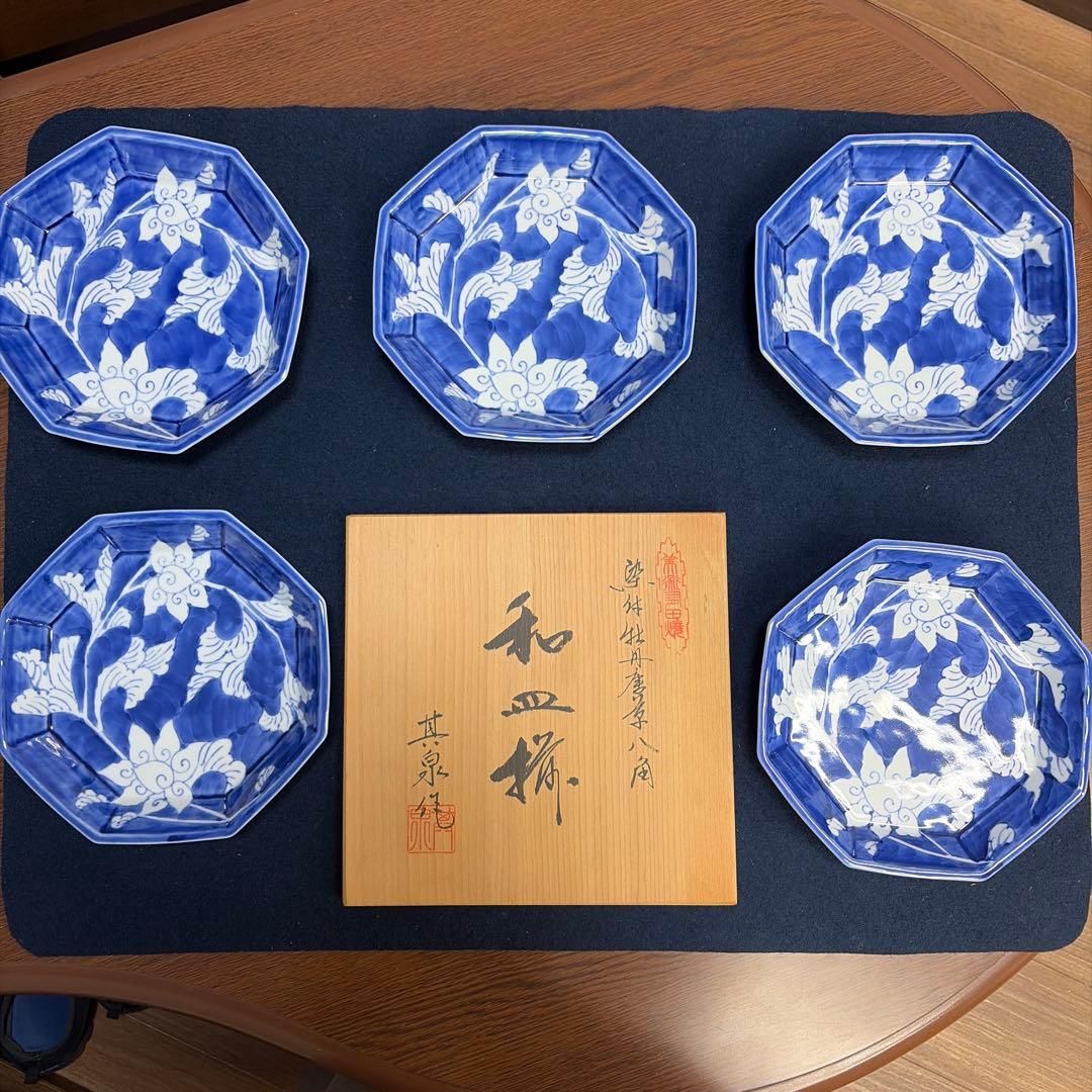 染付牡丹唐草八角 其泉作