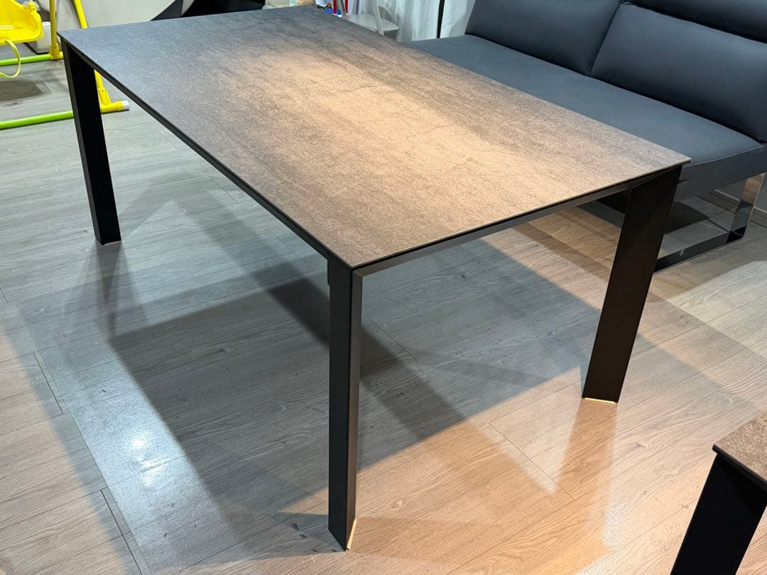 美品　セラミックダイニングテーブル　W1650×D900