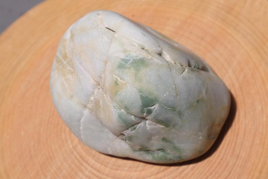 糸魚川翡翠原石【海岸】394g