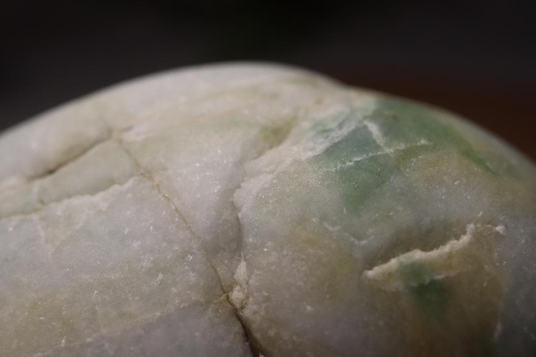 糸魚川翡翠原石【海岸】394g