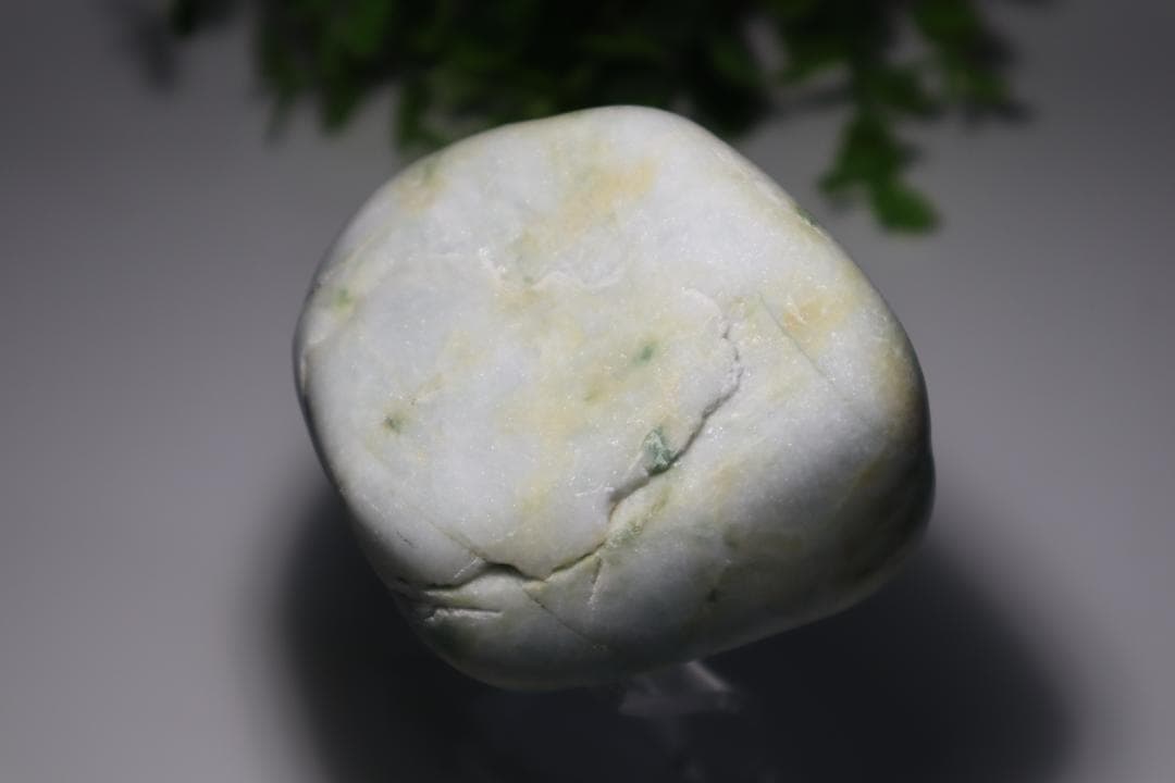 糸魚川翡翠原石【海岸】394g