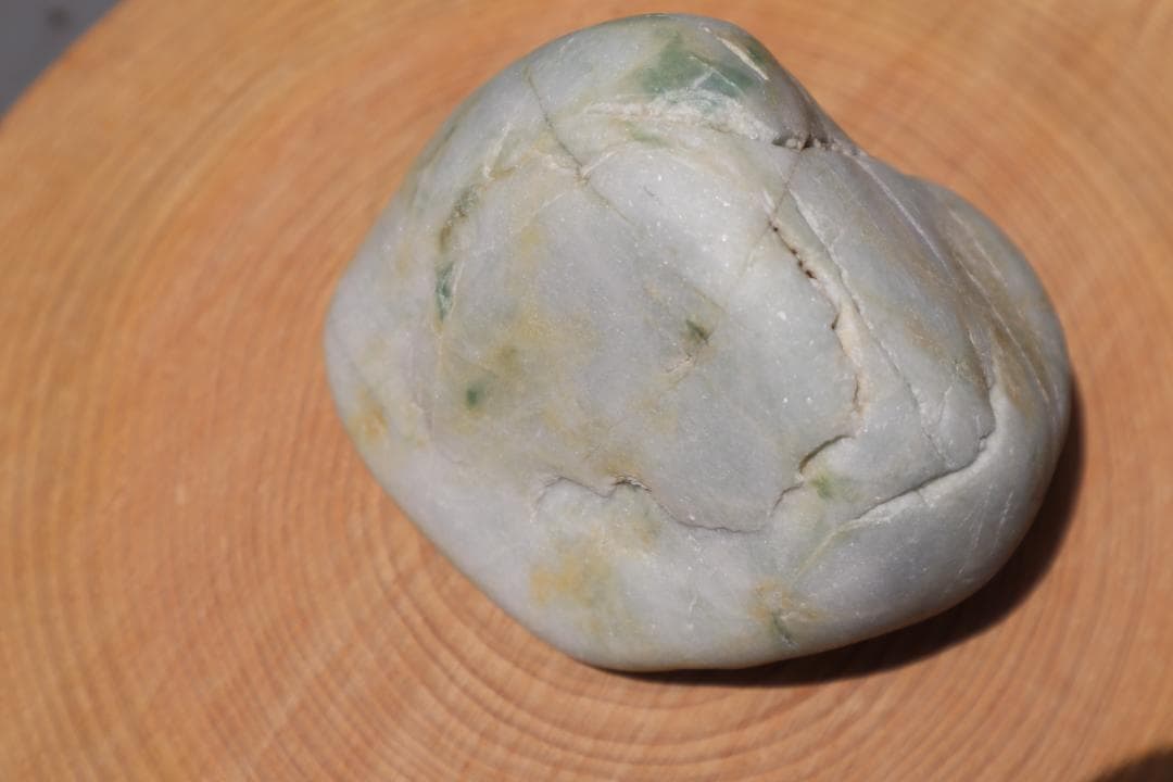 糸魚川翡翠原石【海岸】394g