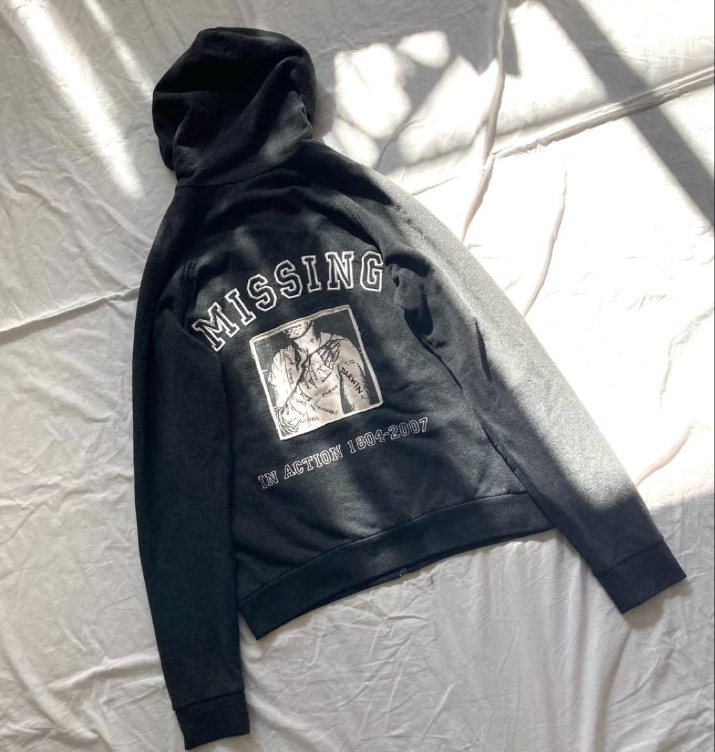 極希少　ラフバイラフシモンズ　ジップパーカー　Missing　ワッペン　灰色　S
