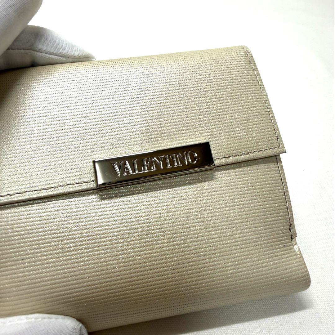 【新品】VALENTINO ヴァレンティノ 二つ折り財布 ロゴプレート ベージュ
